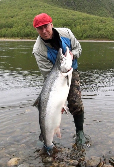 Eero Leskinen sai Tiuran Pääsiäismunalla 21 kg lohen Tenosta