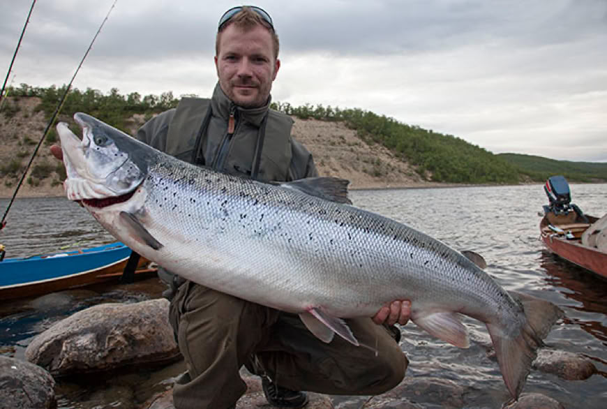 Juha Morottaja ja 20 kg lohi Kuoppilassuvannosta